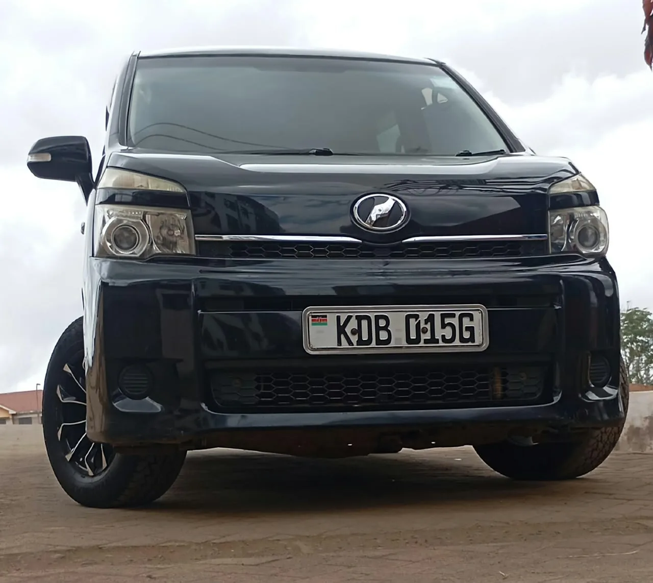 Toyota Voxy - Kasarani for hire in Kasarani